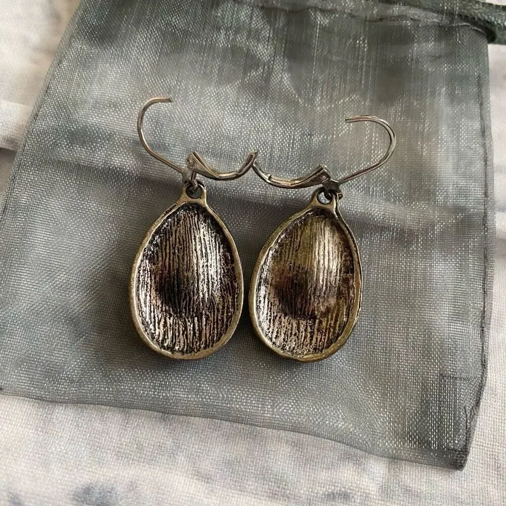 Tear drop earrings w/blue rhinestones and lever back closure blue antique gold